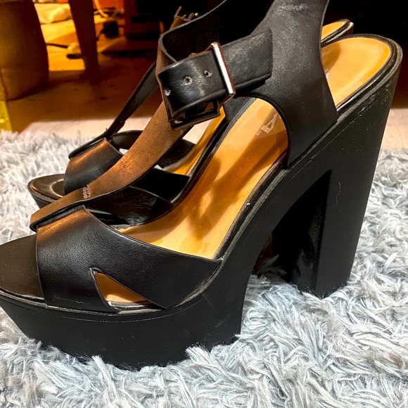 Soda Shoes - Chunky open toed platform heels